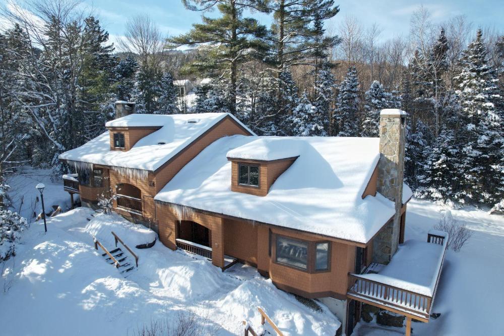 O6 Newly renovated with high class upgrades Great ski access boot warmer ski rack yard AC